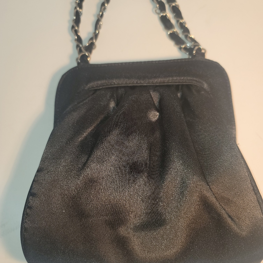 Vintage Style Black Evening Bag with a Beaded Frame and Metal Chain Strap - Picture 3 of 6